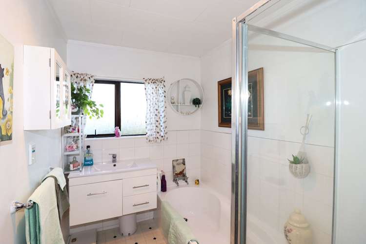 250b High Street North Carterton_13