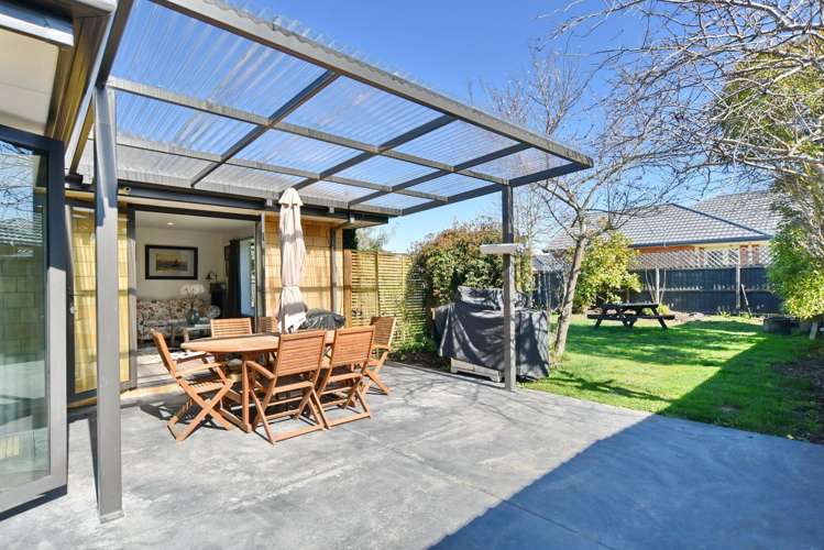 29 Glastonbury Drive Burwood_24