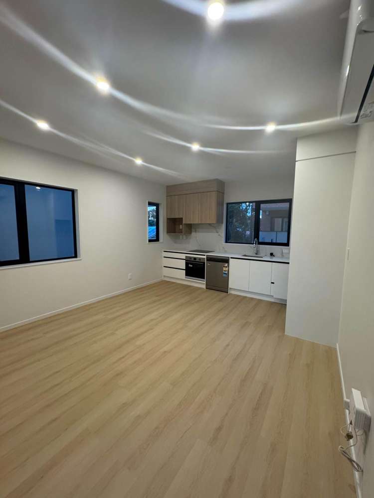 11/5 Mount Albert Road_0
