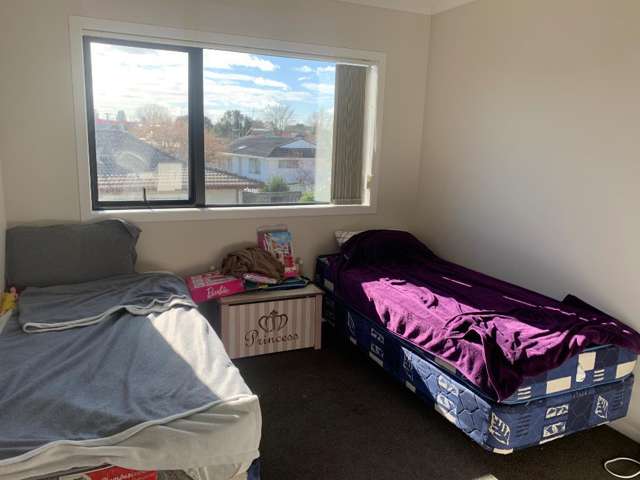 2/65 Knighton Road Hillcrest_2