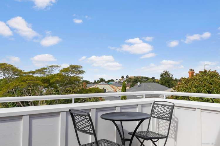 21 Empire Road Devonport_14