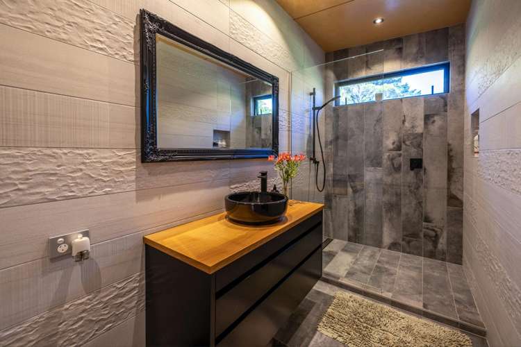 109 Queens Drive Oneroa_9