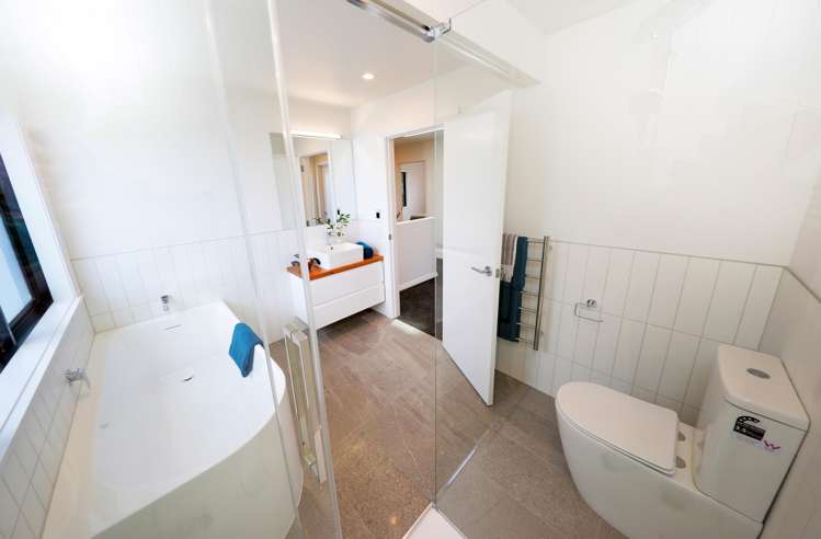 354 The Esplanade Island Bay_13