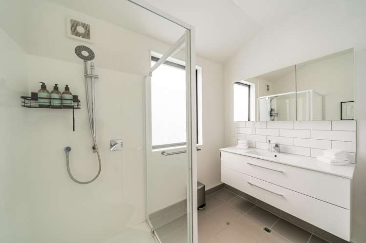 6/74 Derwent Street Island Bay_15