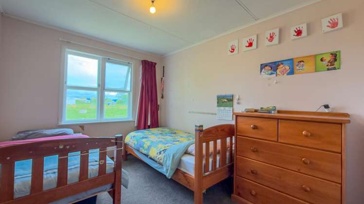 108 Canal West Road Waitakaruru_15