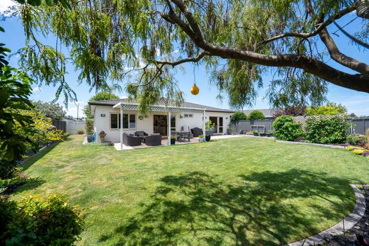 14 Heynes Place Clive_14