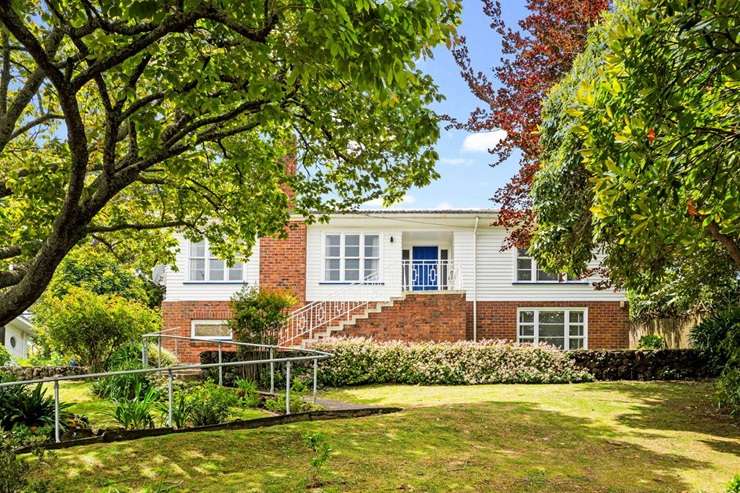 The listing for 19 Market Road, in Auckland's Remuera, says the vendors 