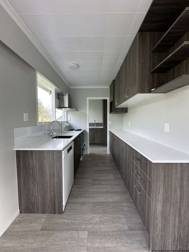 1/84A Royal View Road Te Atatu South_3