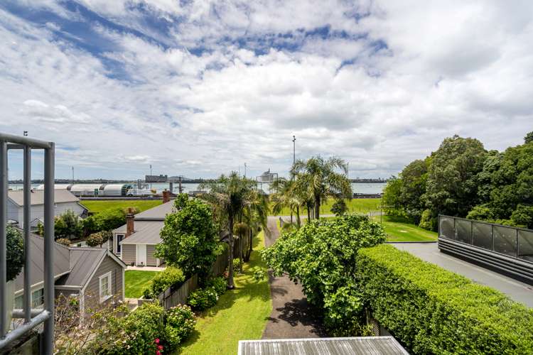 2/3 Beach Road Northcote Point_12