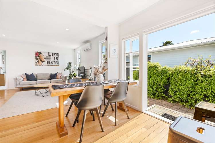 1/10 Neil Avenue Te Atatu Peninsula_8