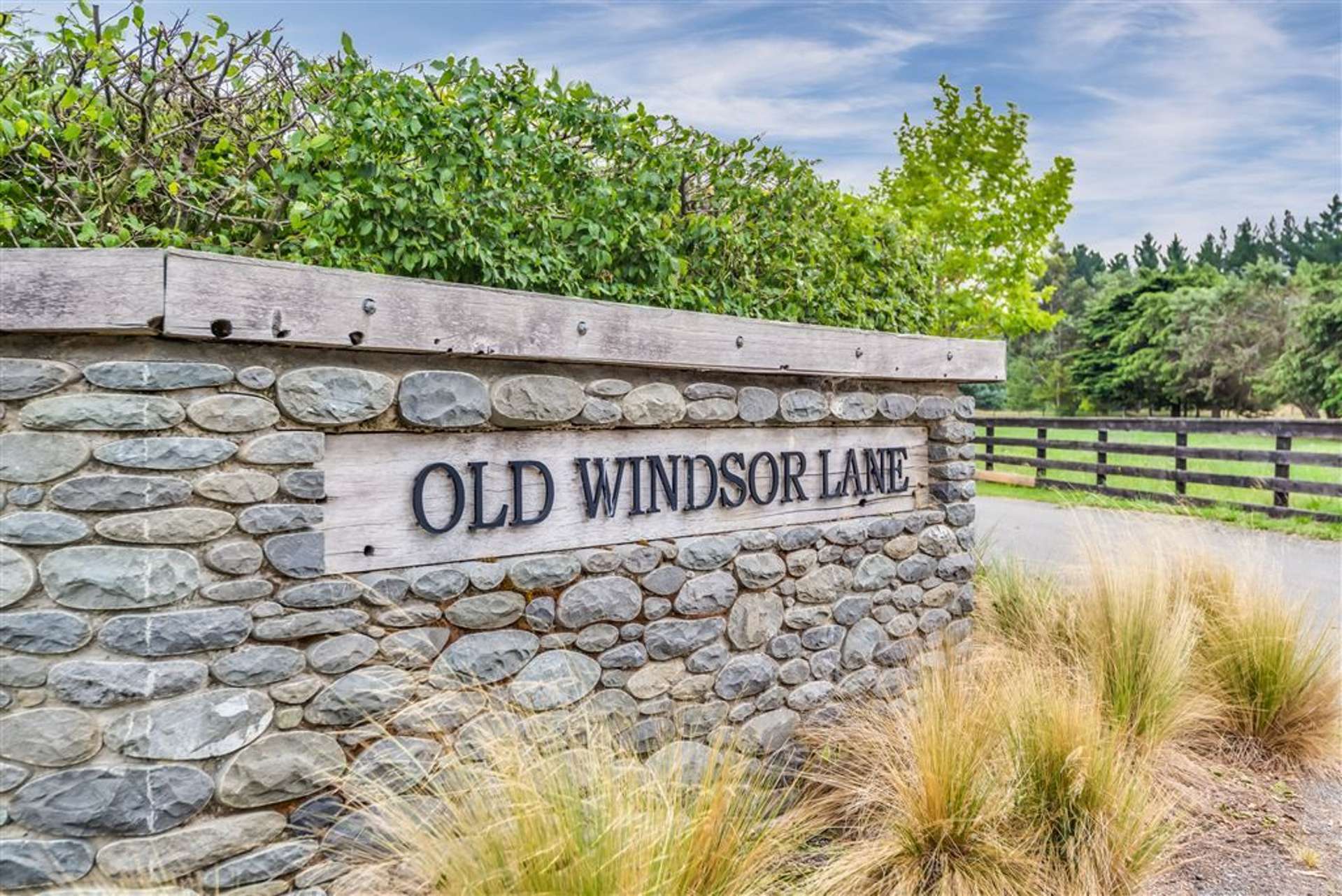 5 Old Windsor Lane Bottle Lake_0