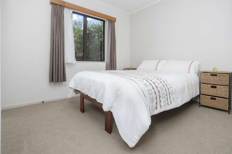 1/108 Bradbury Road Botany Downs_10