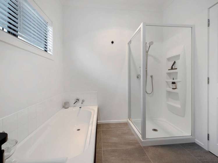 1 Shakespeare Road Bastia Hill_23