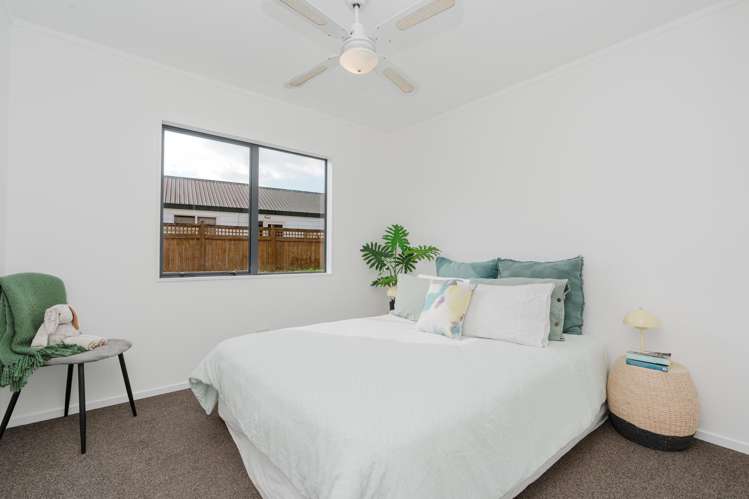 90 Dixon Road Glenview_10