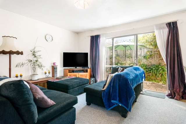 2/90 Target Road Totara Vale_1