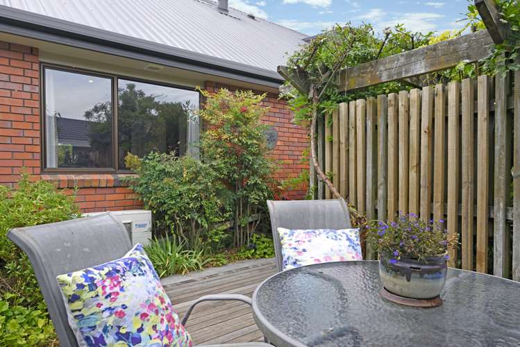 21 Farnham Drive Richmond_23