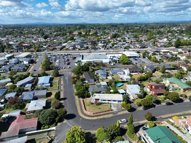 32 Resthill Crescent Glenview_21