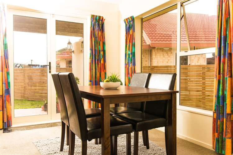 5 Silver Pine Avenue Woodridge_3