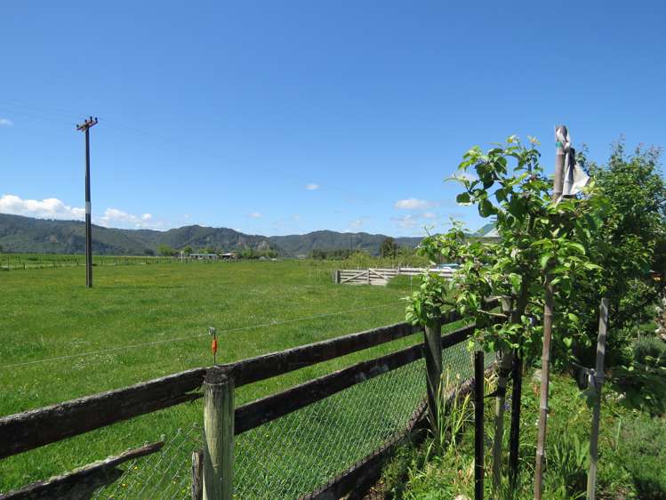 7 Somerville Road Reefton_17