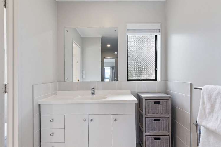 2/4 City View Terrace Birkenhead_11