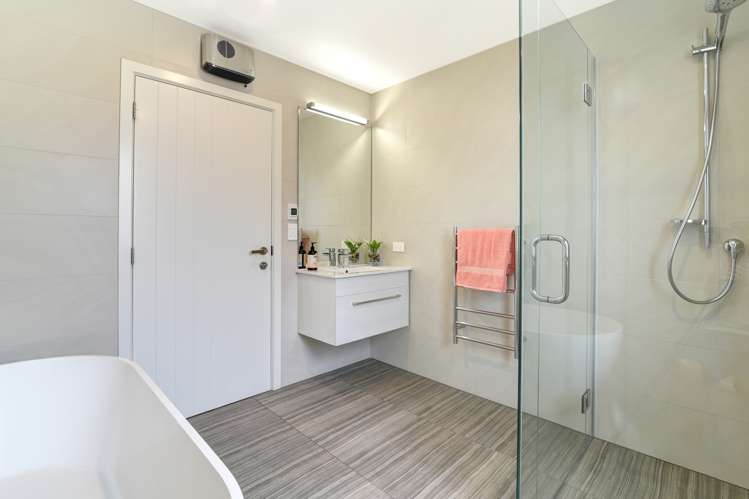 7 Falconer Rise Jacks Point_19