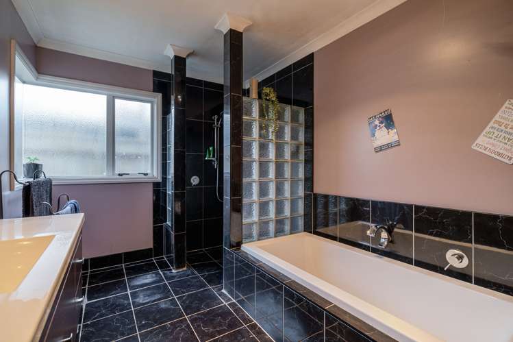 2 Northbrook Court Roslyn_16