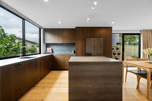 Pristine, Style, Location in Cambridge East