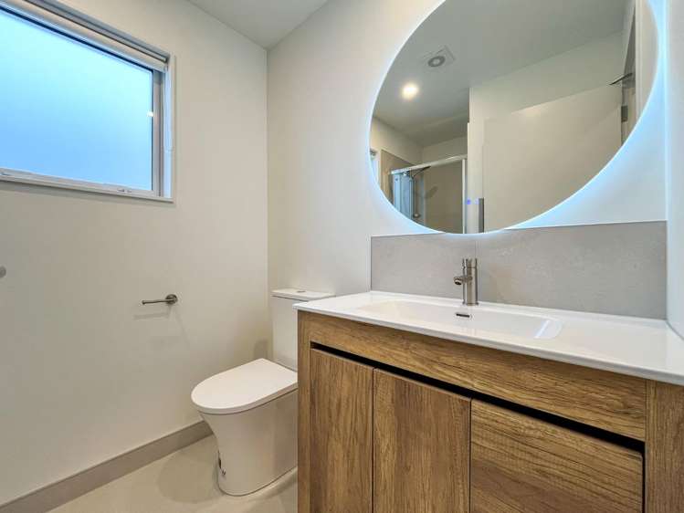 14/9 Aeroview Drive 1603_7