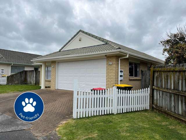 Cantora Ave, near reserve