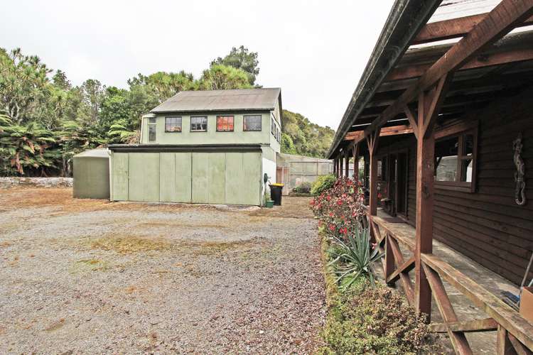 916 Fairdown Road Fairdown_12