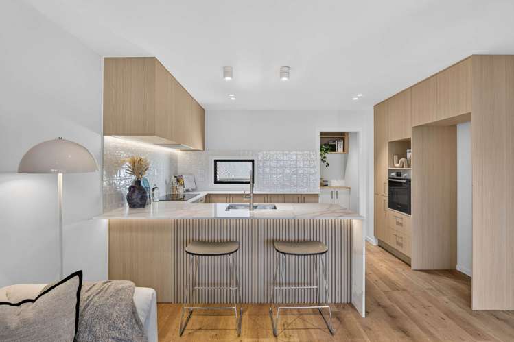 22B Weybridge Crescent_3