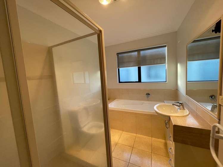 17 Erne Crescent East Tamaki_10