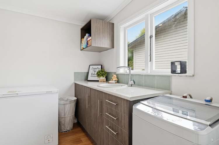 11 John Road Fairy Springs_12