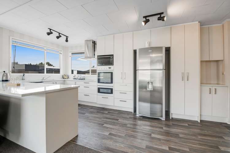 18 &18A Red Beach Road Red Beach_8