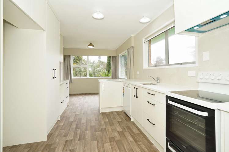 10 Robertson Road Whatawhata_10