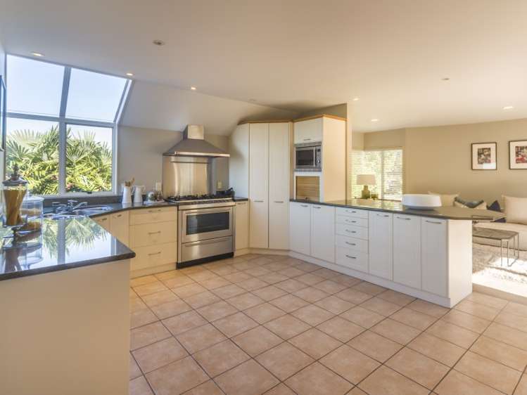 31 Churchill Road Murrays Bay_6