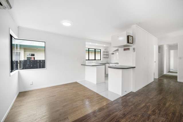 2/12 Graham Road Conifer Grove_2