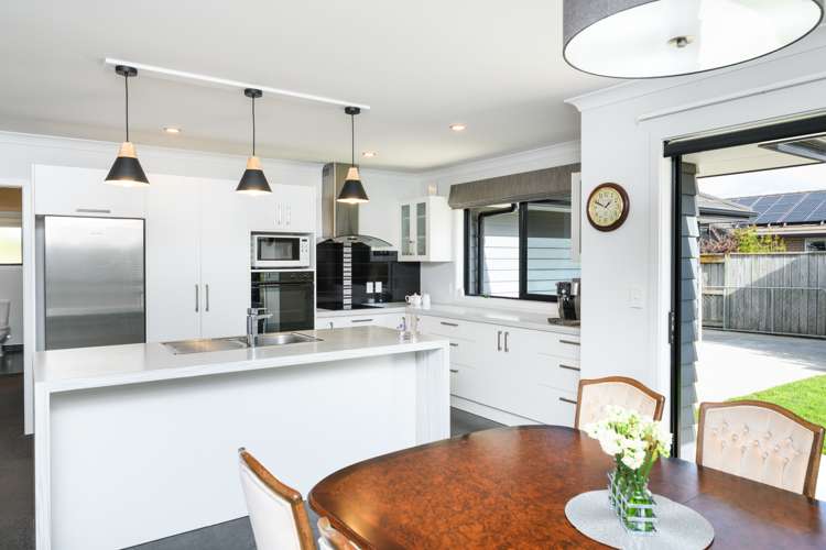 44 Chestnut Close Kelvin Grove_9