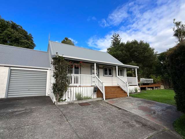 Charming 2BR Home in Torbay