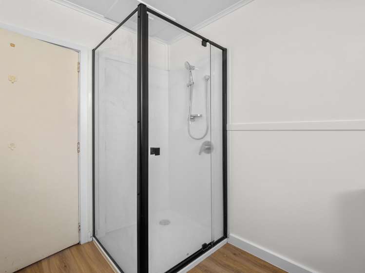 118 Creek Road Allenton_14