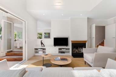 2/62 St Georges Bay Road_3