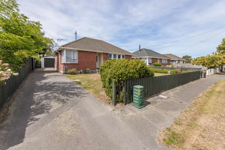6 Avro Crescent Hornby_12