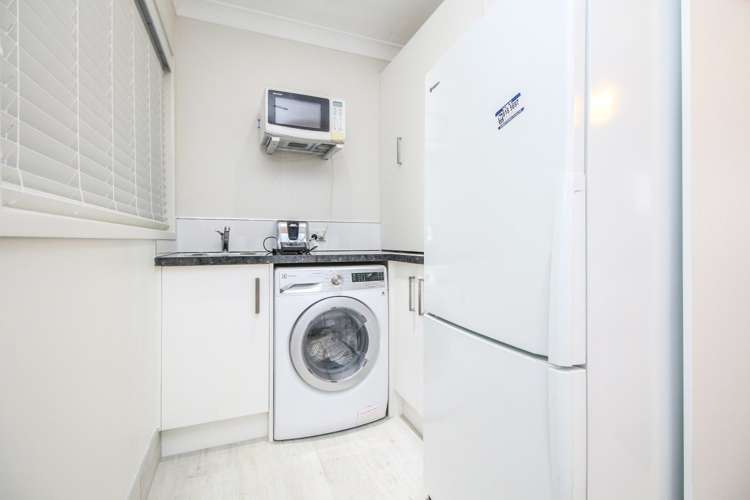 1/16 Eyre Street Henderson_14