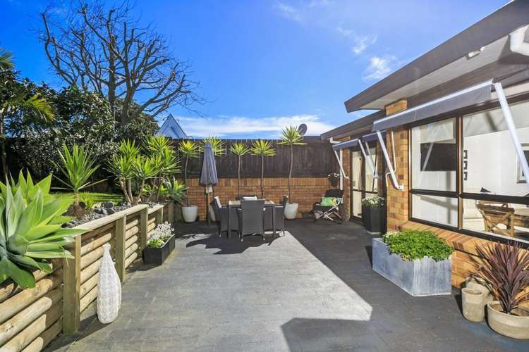 2/7 Seaview Avenue Northcote_16