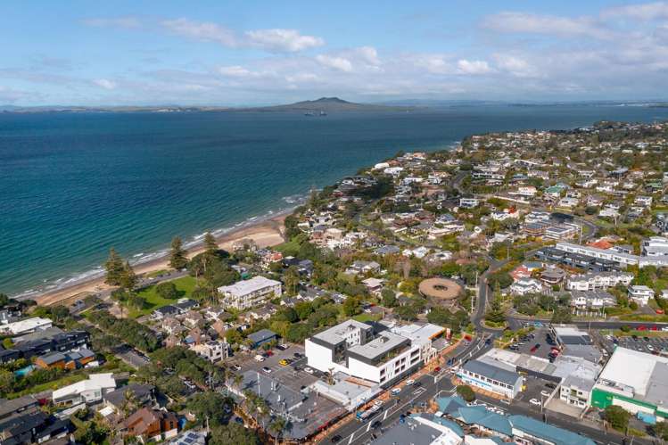 2/423-427 Beach Road Mairangi Bay_10