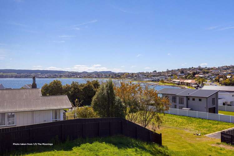1/5 The Moorings Two Mile Bay_5