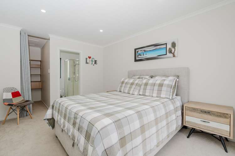 2/11 Gazeley Avenue Silverdale_6