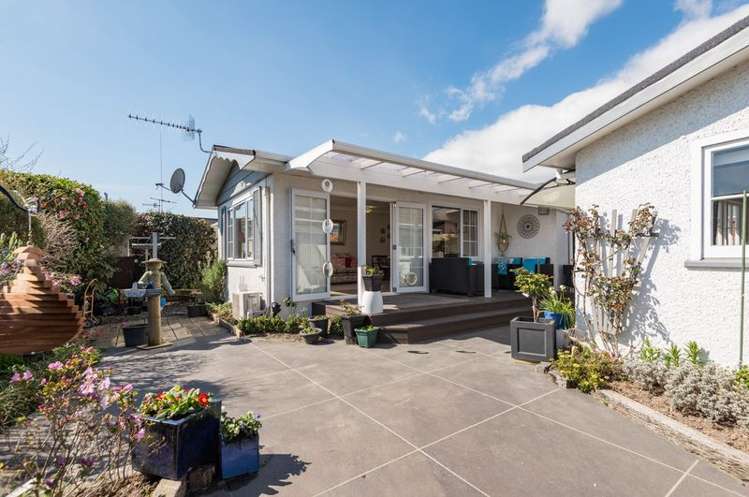 2/27 Exeter Street Stoke_1