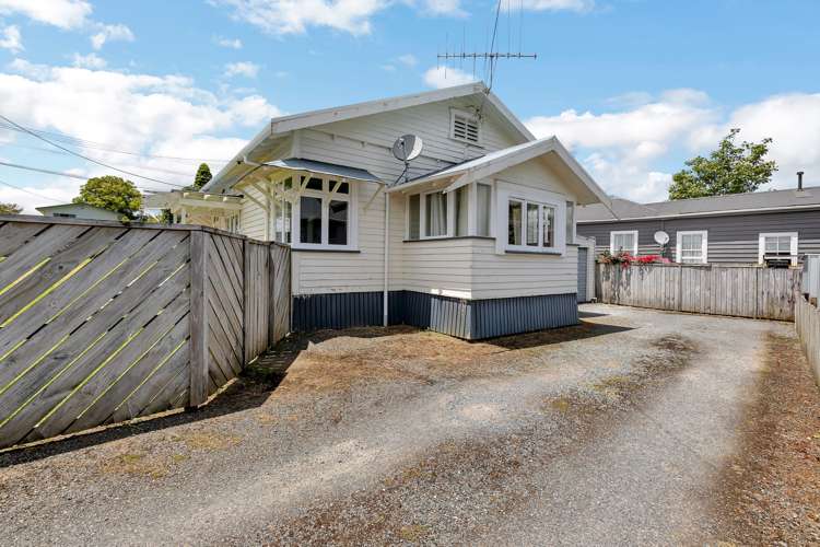 2 Taylor Road Kamo_13