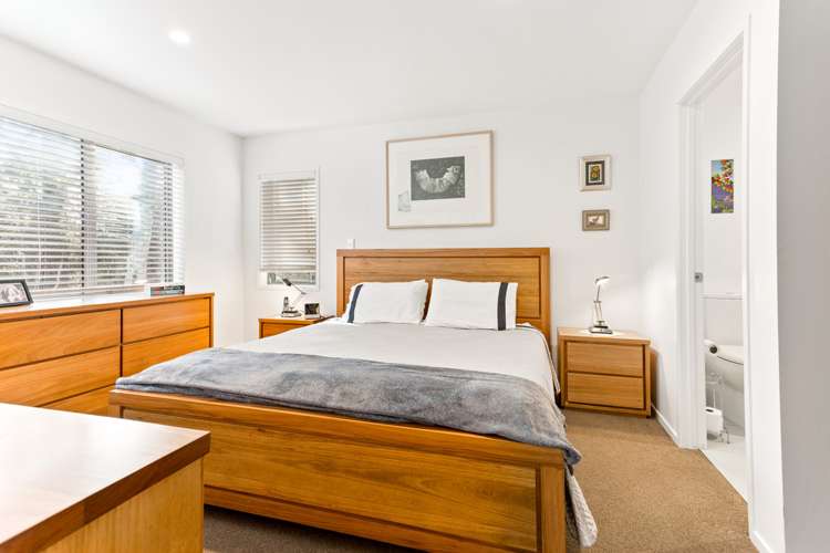 2/13a Easter Parade Glen Eden_11